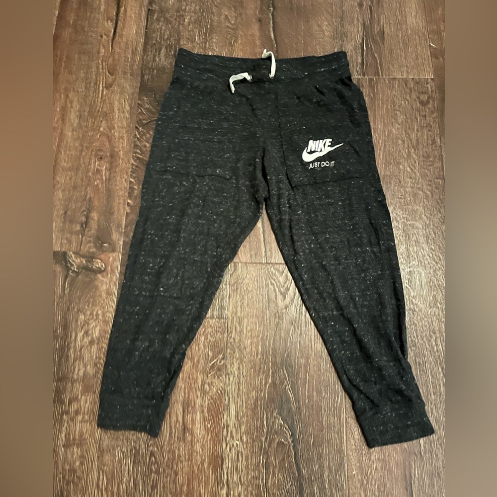Nike Woman’s Cotton drawstring 3/4 jogger
